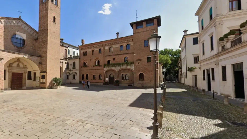 Jardin - Historic Apartment with High Ceilings in Padua