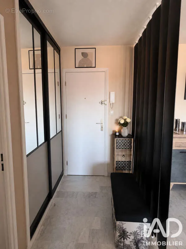 Entrée - Appartement Rénové avec Terrasse à Vallauris