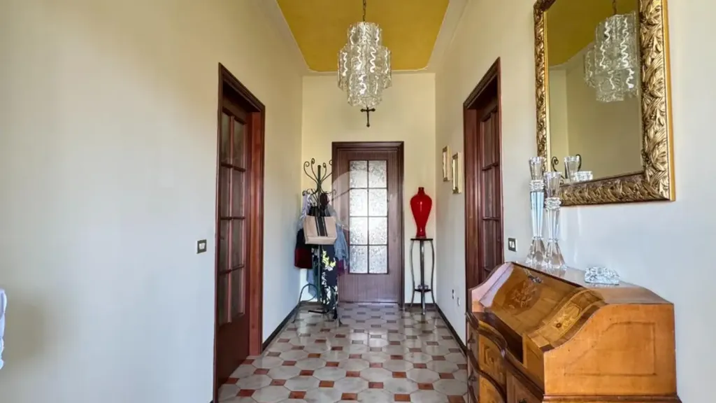 Hallway - Terraced Villa with Garden in Marcaria