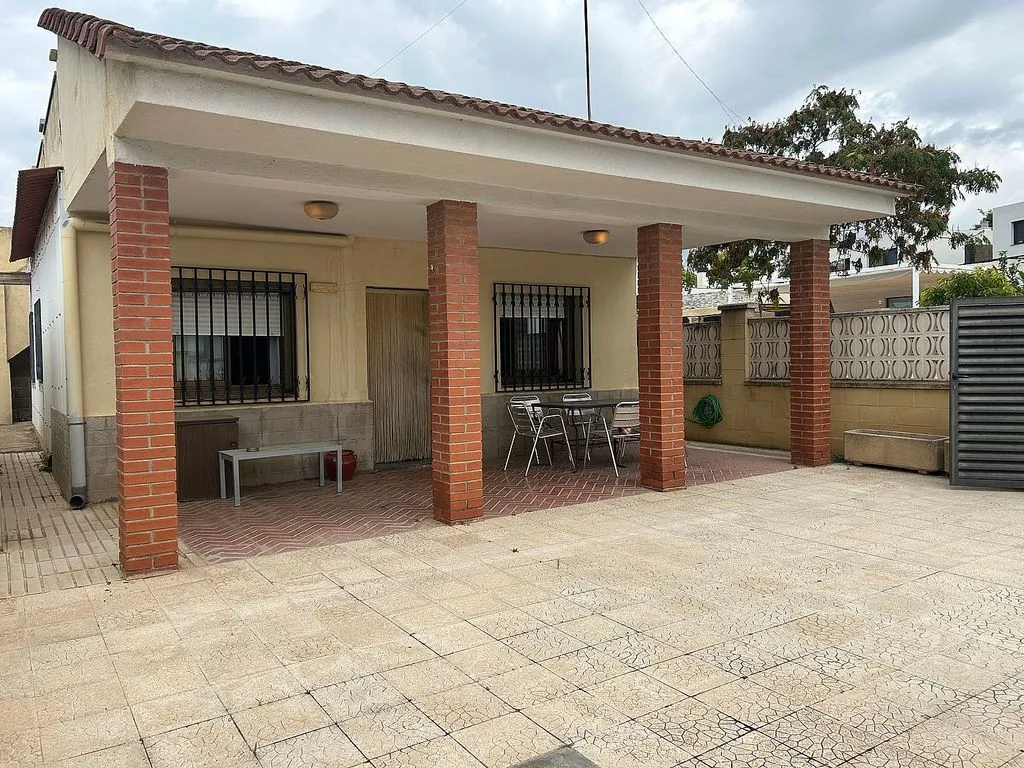 Terrasse - Single-Storey House with Terrace in La Collada