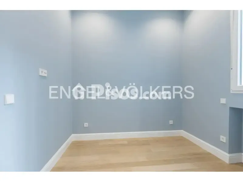 Habitaciones - Fully Renovated Apartment with Balcony in Justicia