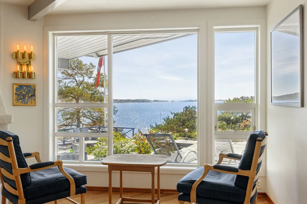 Séjour - Architectural Detached House with Private Pier in Groos
