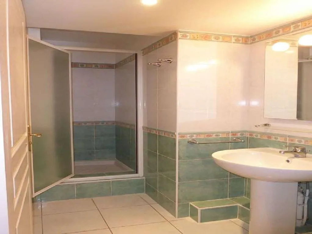 Salles de bain - Appartement de Standing avec Vue à Sens
