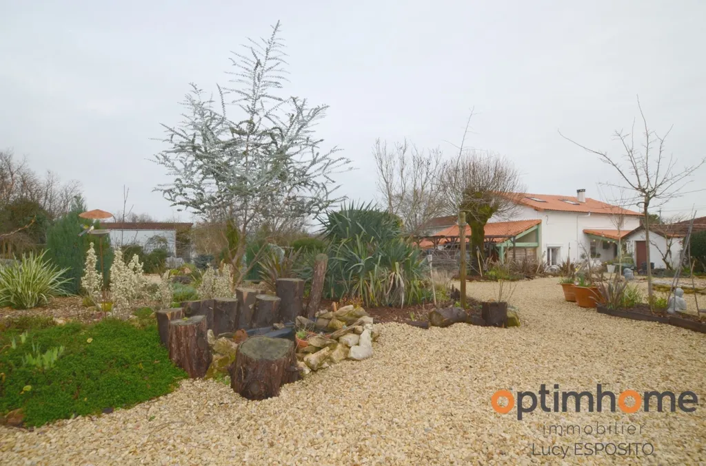 Jardin - Maison de Village Rénovée à Nieuil, Charente
