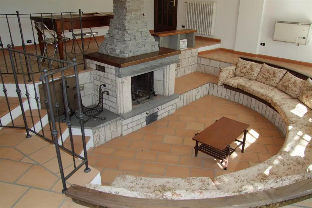 Soggiorno - Unique Round-Structured Villa in Pontassieve