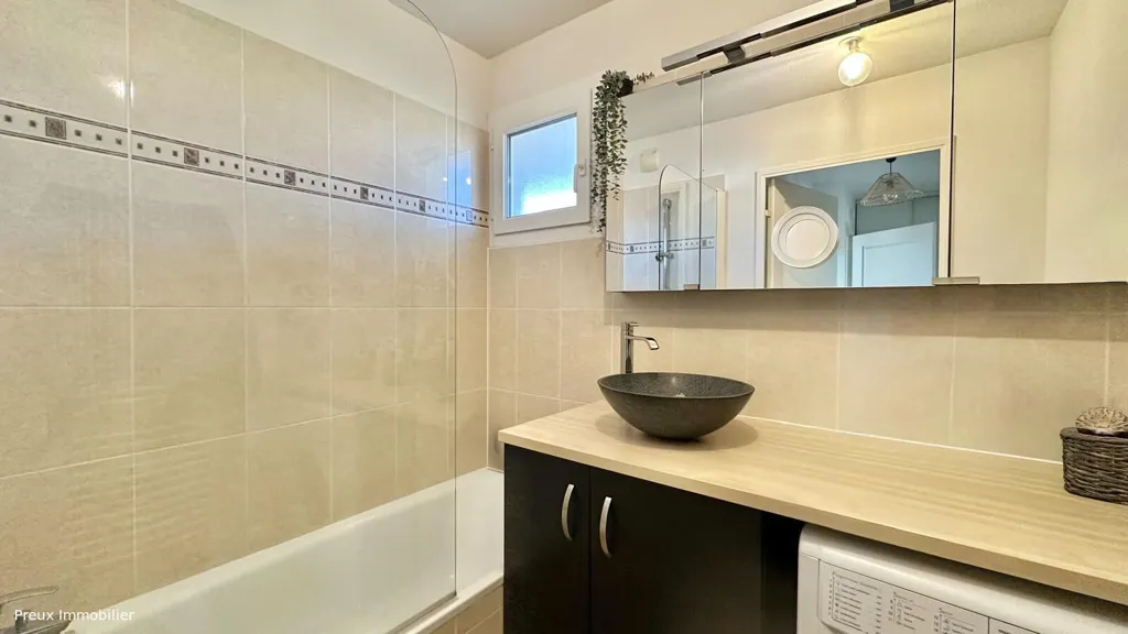 Salles de bain - Appartement Traversant avec Terrasses à La Balme De Sillingy
