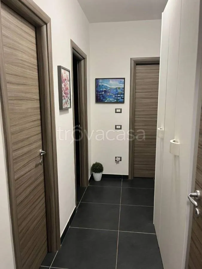 Entrée - Rearranged Apartment with Balcony in Aversa