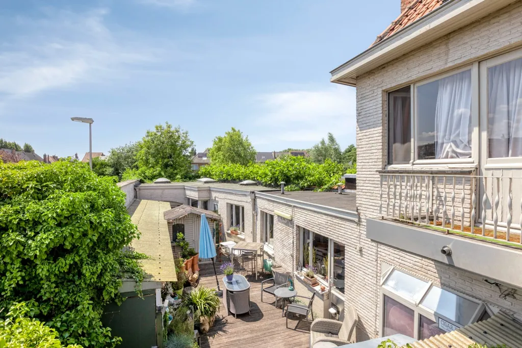 Vue aérienne - Mixed-Use Property with Private Drive in Bruges