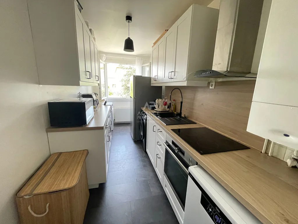 Köök - 3-Bedroom Flat with Balcony in Poissy
