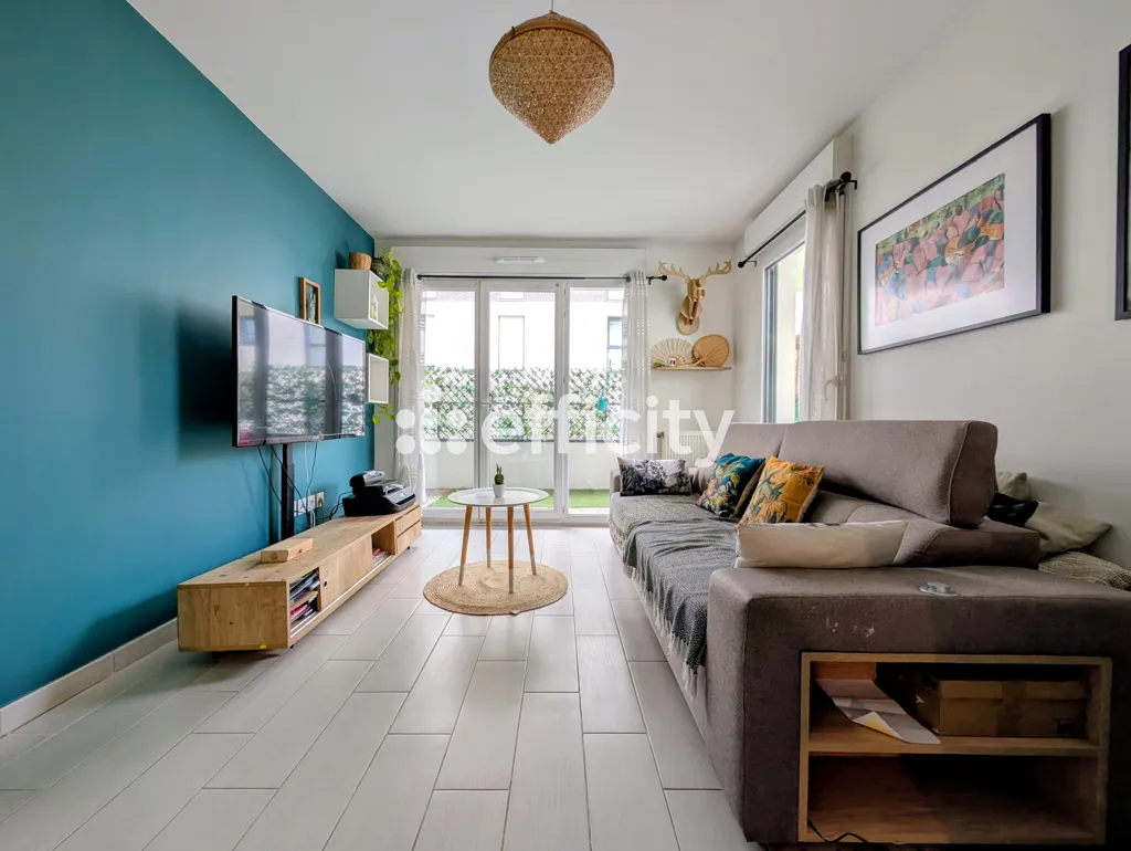 Living Room - Modern Flat with Balcony in Epinay-sur-Seine