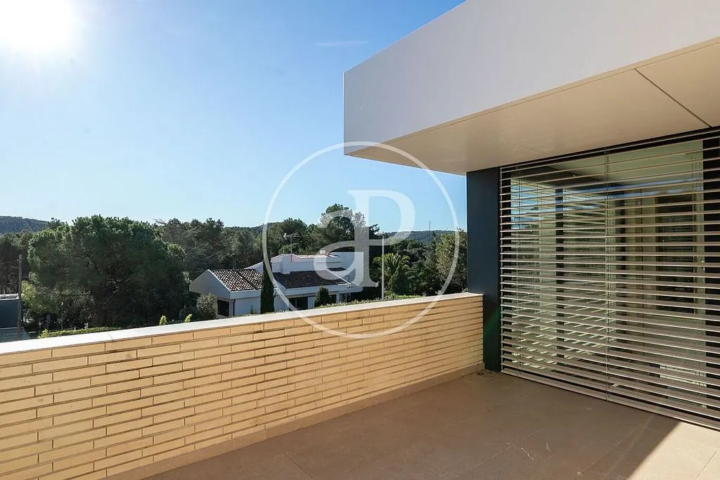 Balcon - Contemporary Villa with Pool in Begues