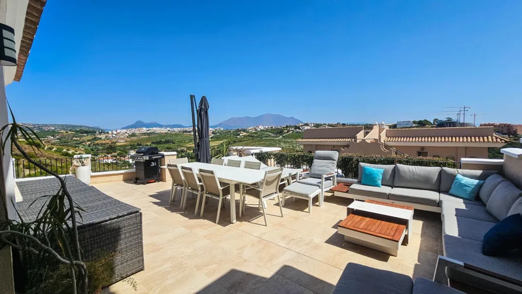 Terrasse - Refurbished Semi-Detached with Pool in La Duquesa