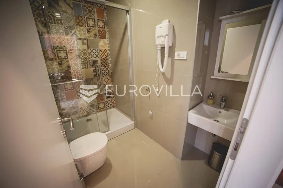 Salles de bain - Adapted Multi-Unit Apartment in Donji Grad