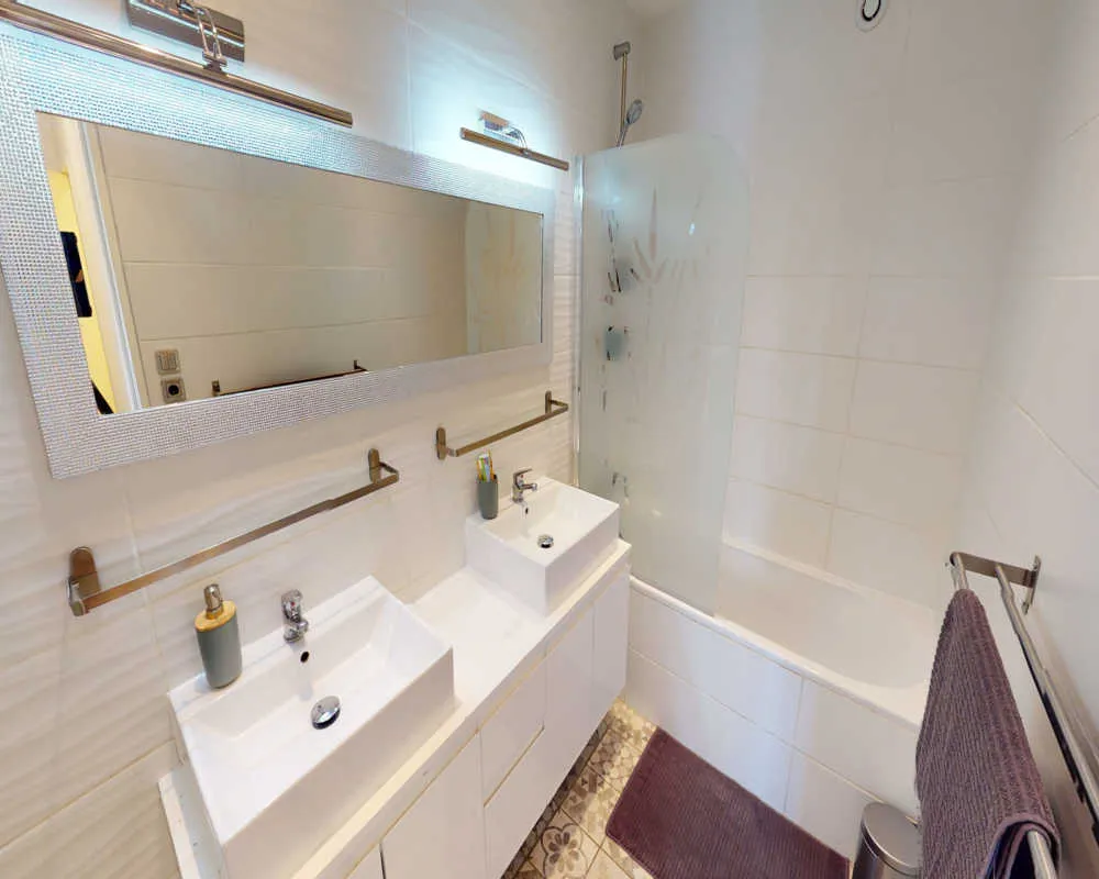 Salles de bain - Chambre Meublée à Courbevoie, Proche Métro