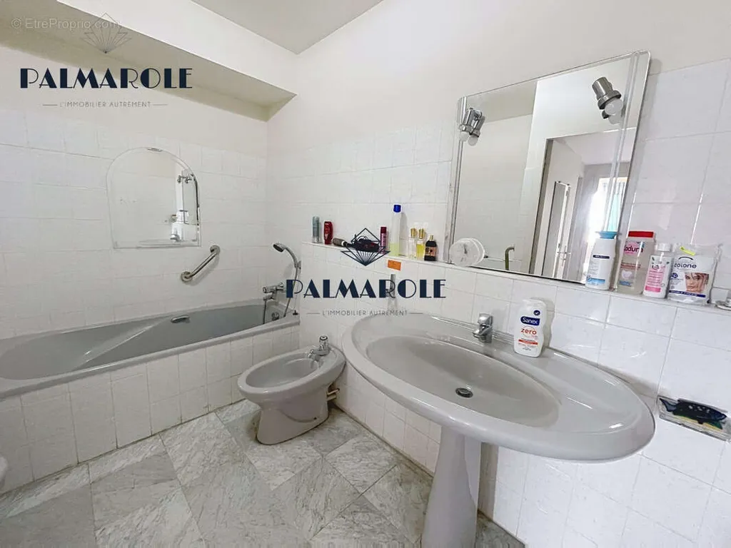 Salles de bain - Appartement Traversant avec Terrasse à Perpignan