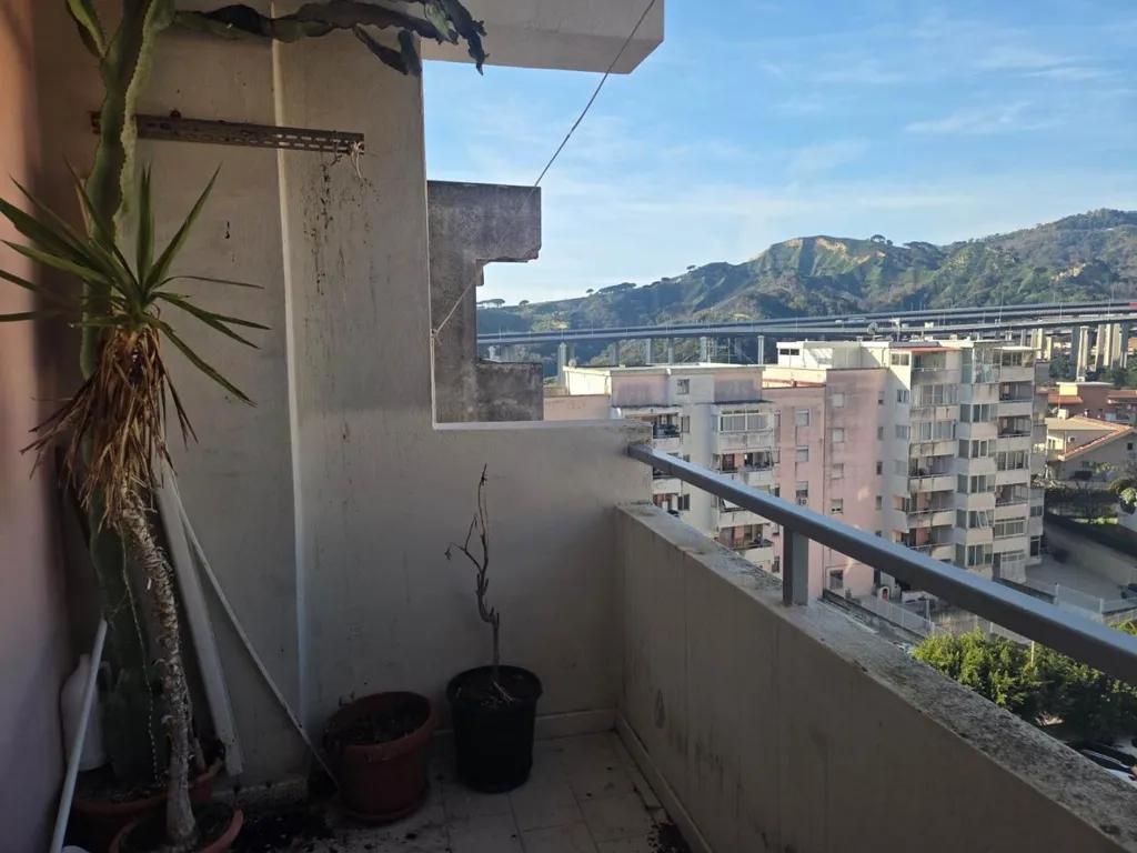 Rõdu - Bright Apartment with Balcony in Messina