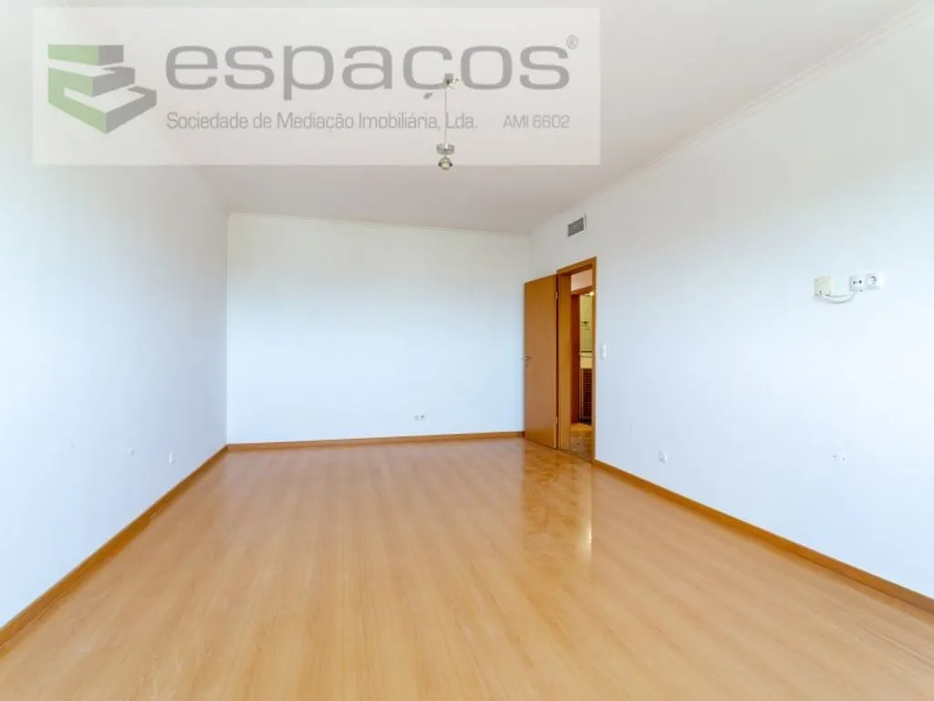 Toad - Luxury Apartment with River View in Bobadela