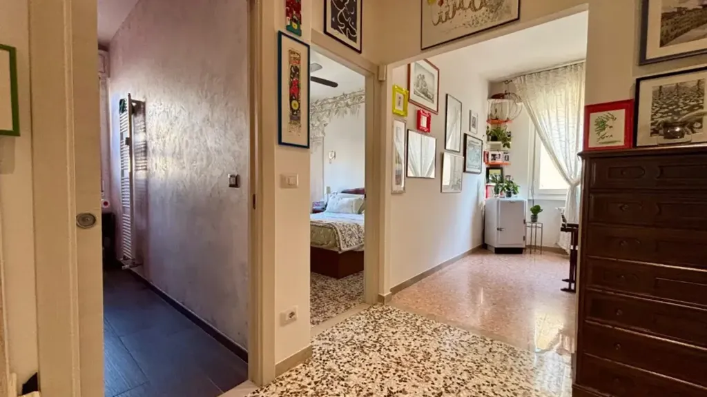 Esik - Rustic-Style Apartment with Balcony in Florence