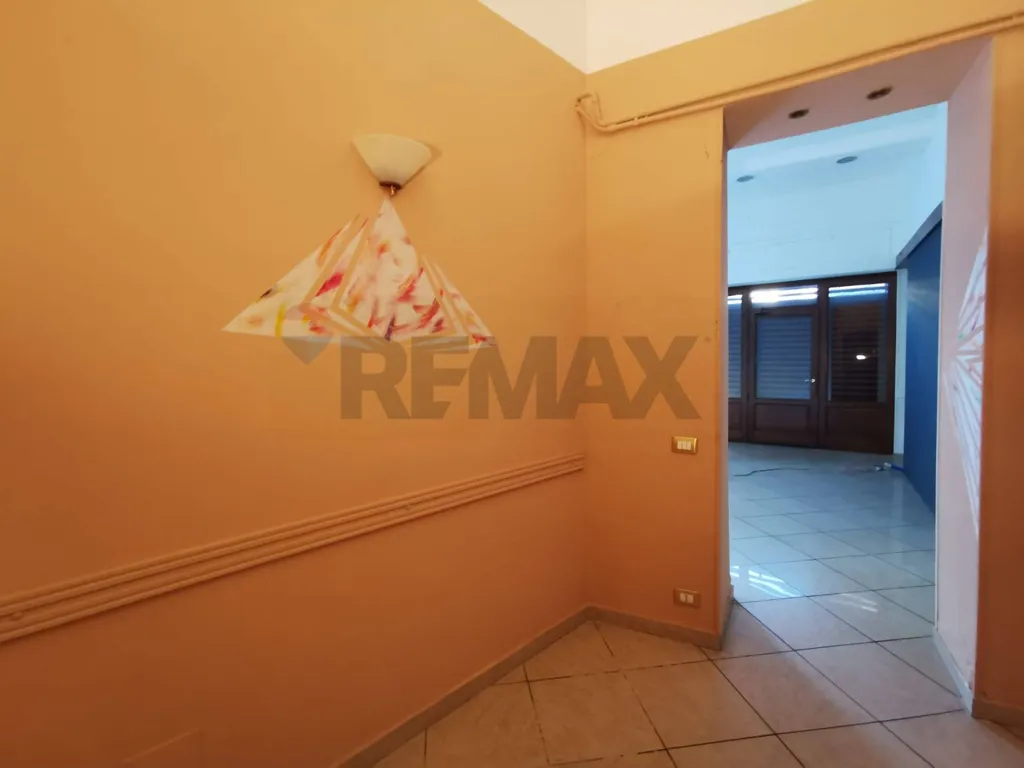 Esik - Commercial Space with 5 Frontage Windows in Biella