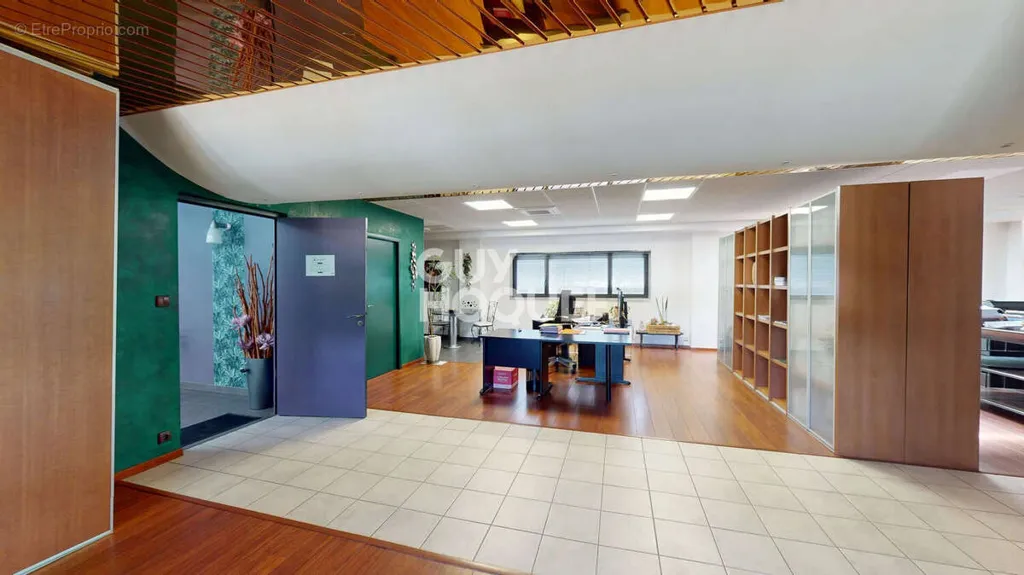 Bureau - Immeuble Tertiaire Haut de Gamme à Rioz