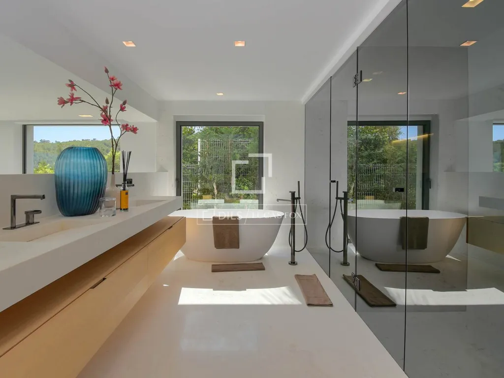Vannitoad - Modern Villa with Sea Views in Ibiza