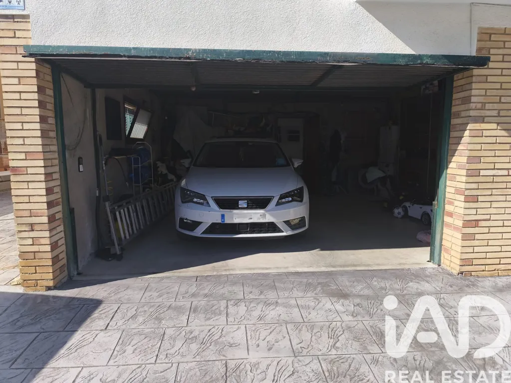 Garage - House with Pool in Nou Vendrell