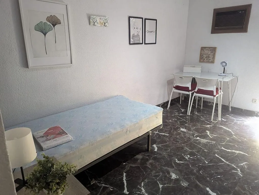 Magamistoad - Spacious Apartment with Pool in Pajaritos, Granada