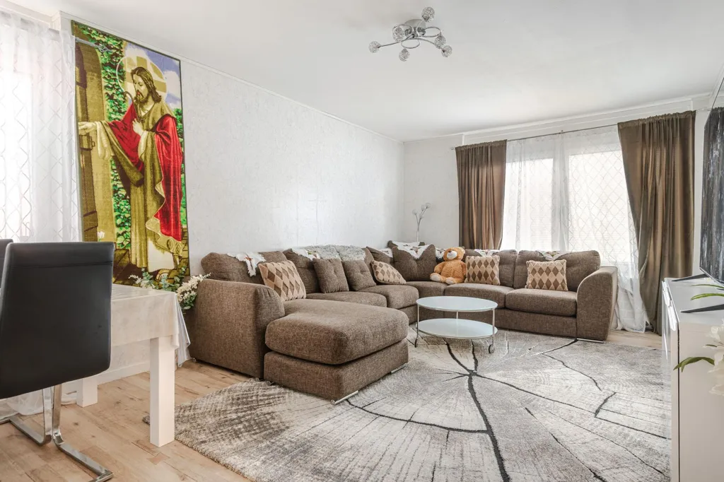 Soggiorno - Terraced House with Glazed Balcony in Central Location