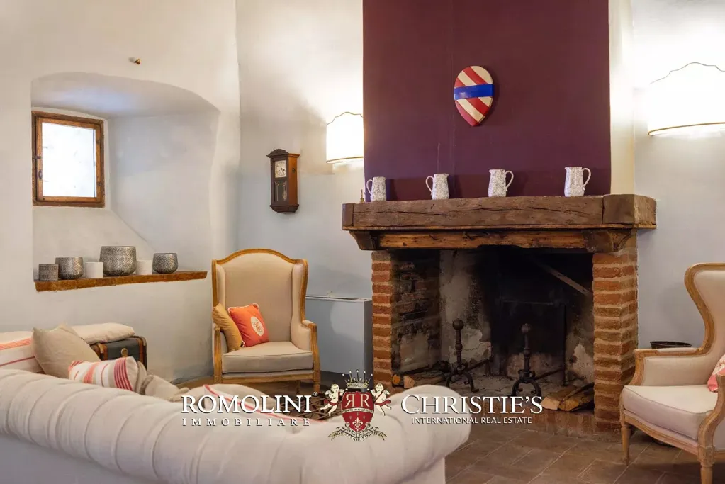 Elutuba - Historic Estate with Castle in Umbria