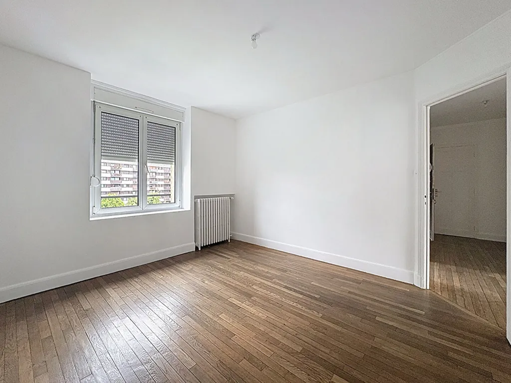 Rooms - Renovated 3-Bed Flat with Balcony in Nancy