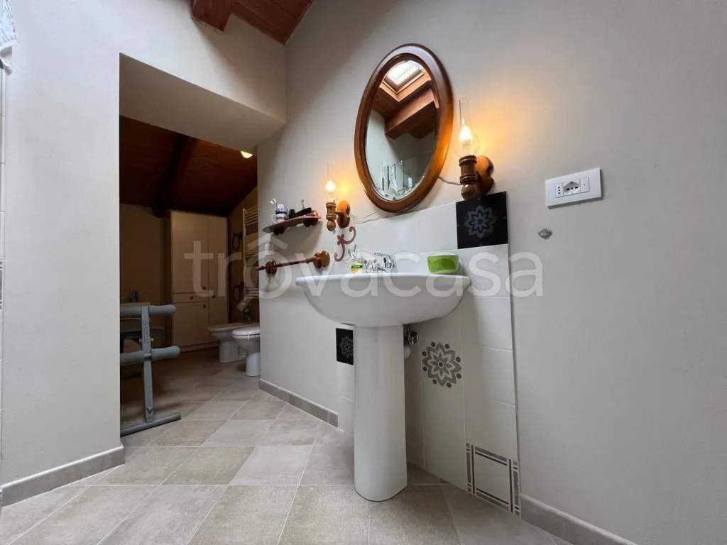 Salles de bain - Rustic Villa with Private Garden in Canale