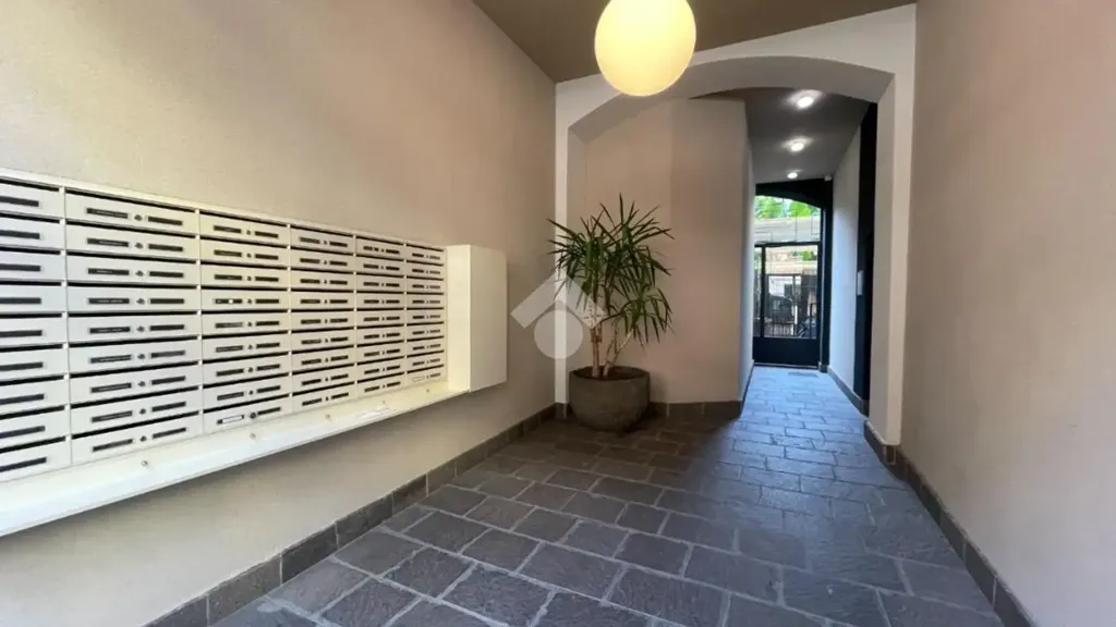 Esik - Fully Furnished Flat with Balconies in Milan