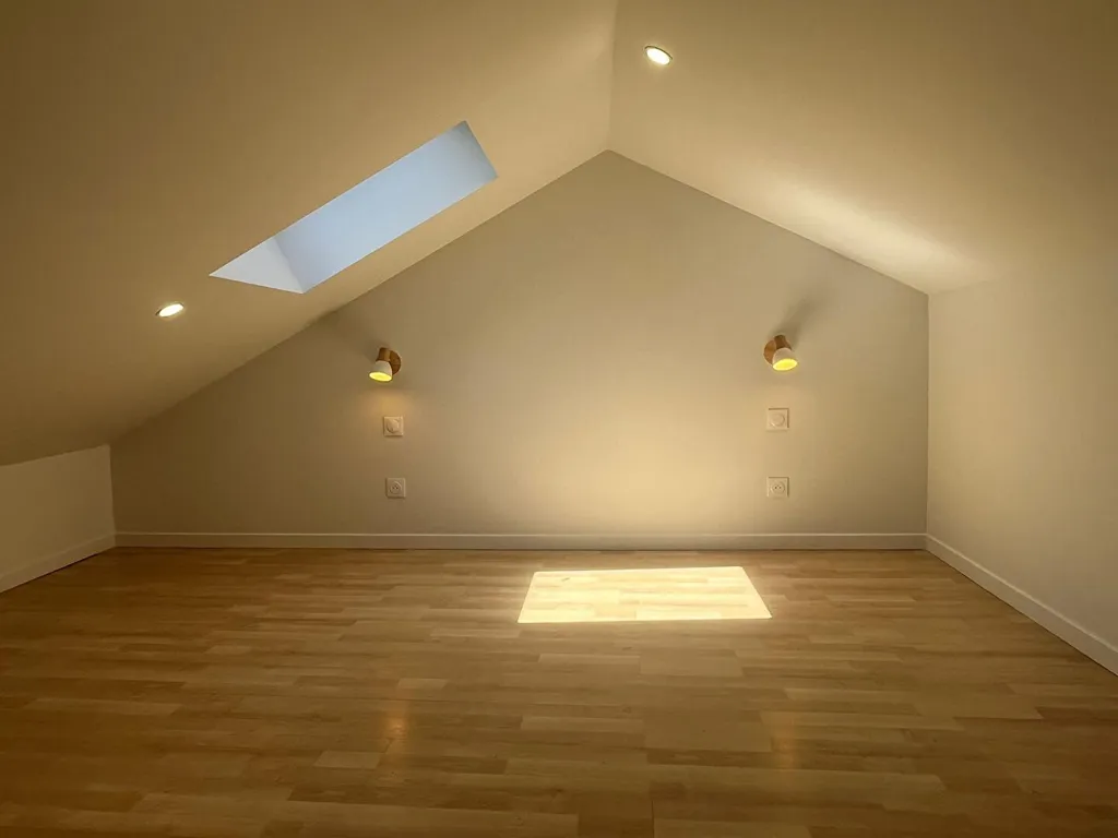 Rooms - Triplex Apartment with Courtyard View in Compiegne
