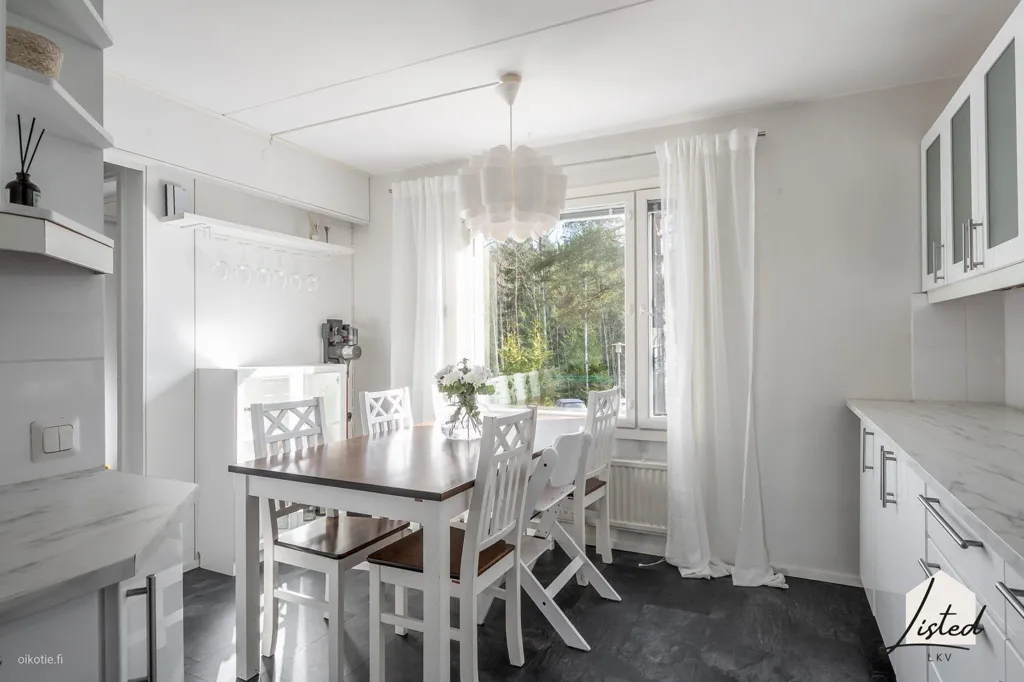 Söögituba - Terraced House with Sauna in Niipperi, Espoo