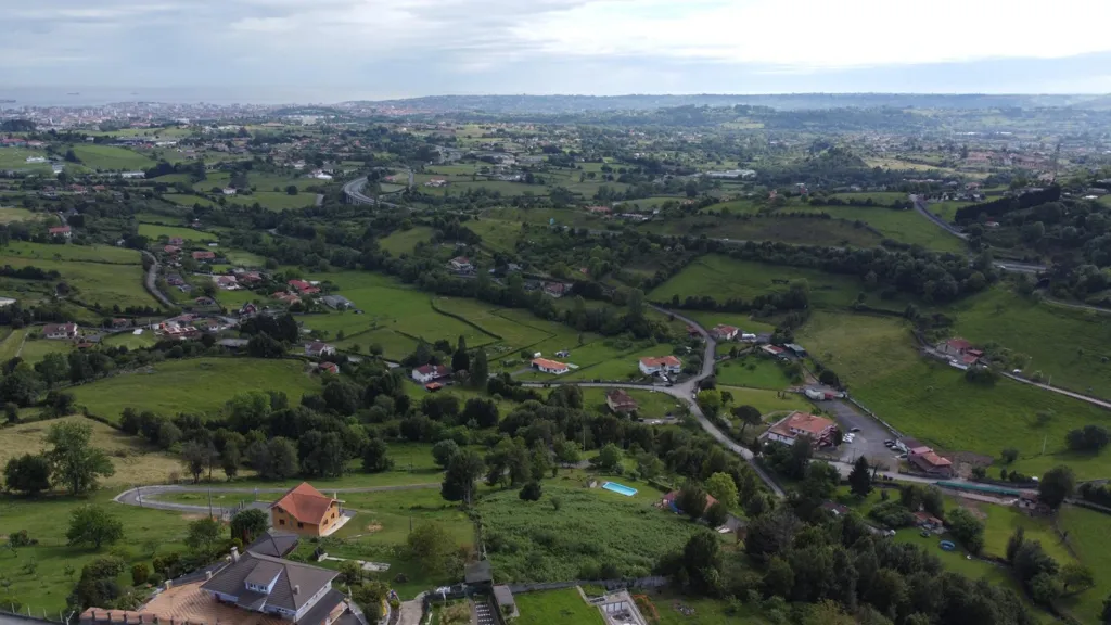 Vue aérienne - Buildable Plot with Garden in Leorio
