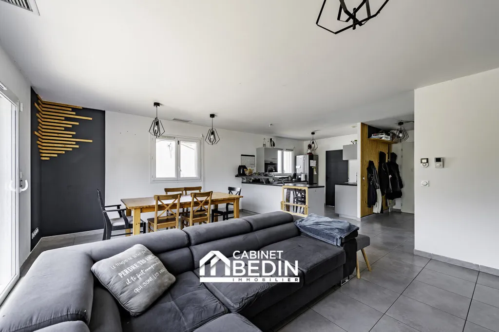 Séjour - Maison Moderne avec Piscine près de Saint-André-de-Cubzac