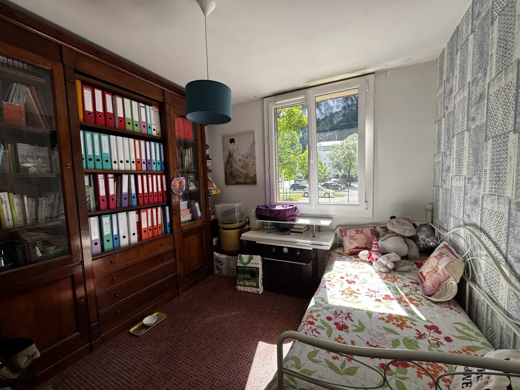 Chambres - Appartement 3 Pièces avec Balcon et Ascenseur à Sassenage