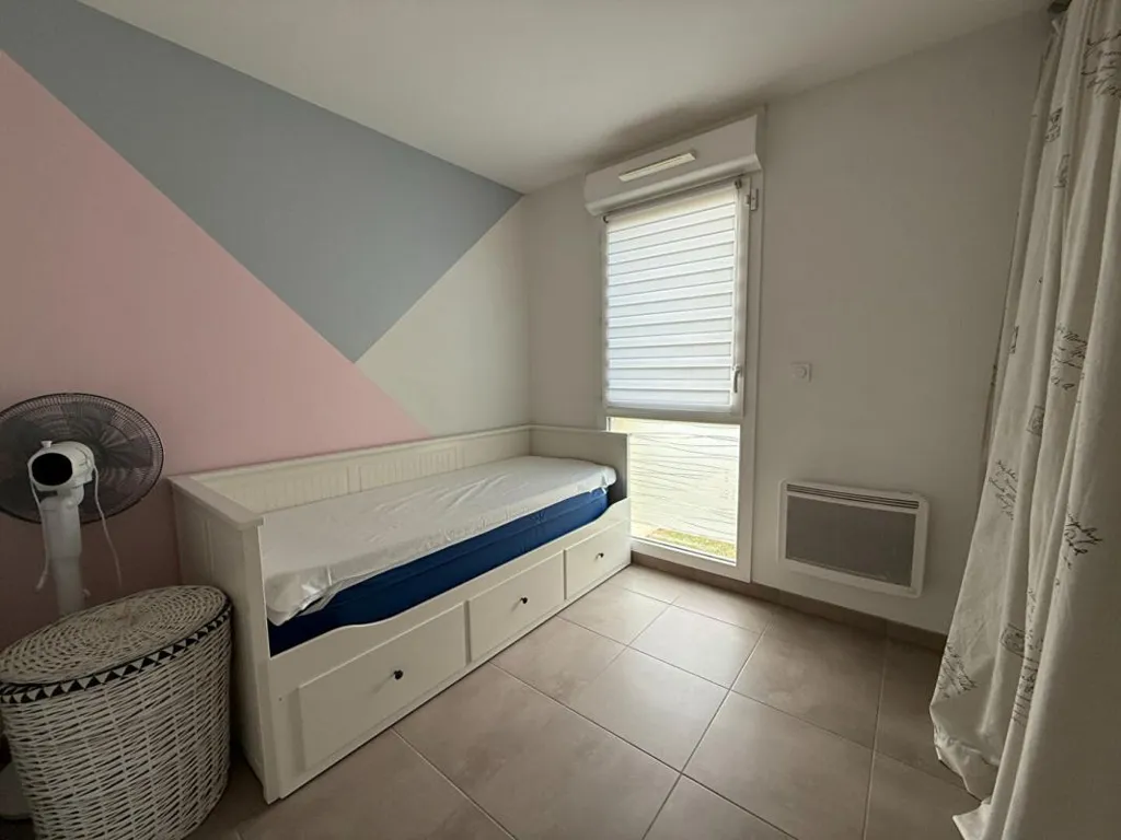 Chambres - Appartement avec Grande Terrasse et Parking à Proximité