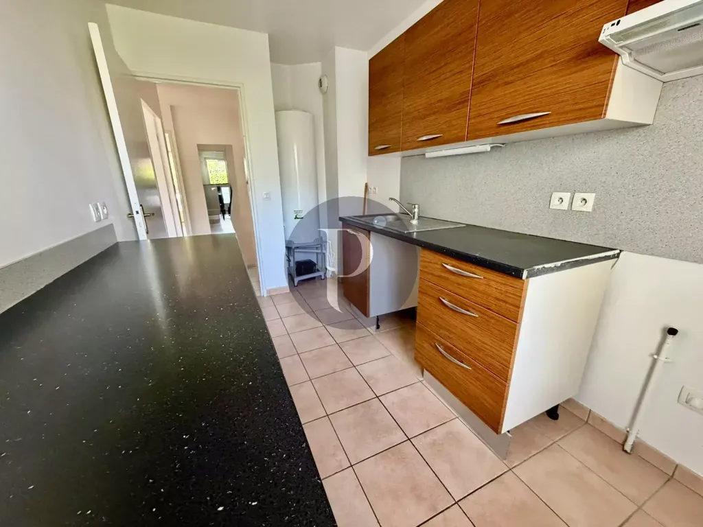 Kitchen - Bright 3-Bed Flat with Balcony in Ivry-sur-Seine