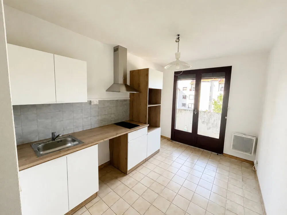 Cucina - Renovated 2-Bed Flat with Balcony in Montauban