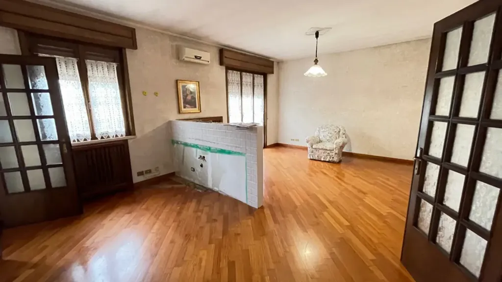 Elutuba - Spacious Apartment with Balcony in Suzzara