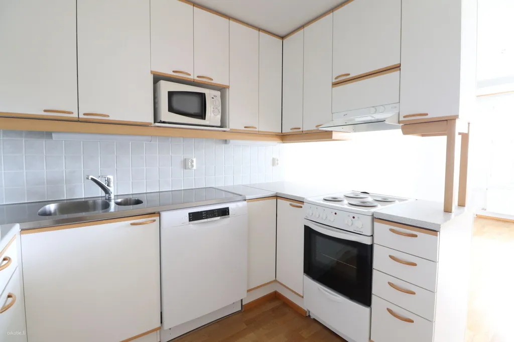 Cuisine - Spacious Apartment with Balcony in Intiö, Oulu