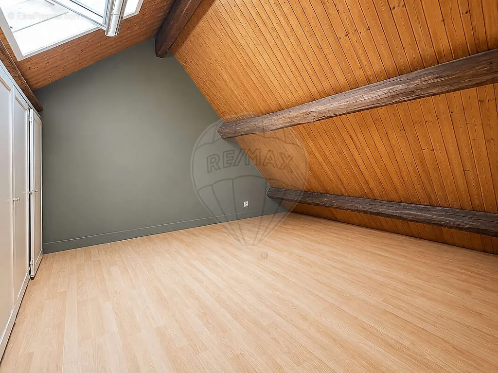 Stanze - Loft with Cathedral Ceiling near Senlis