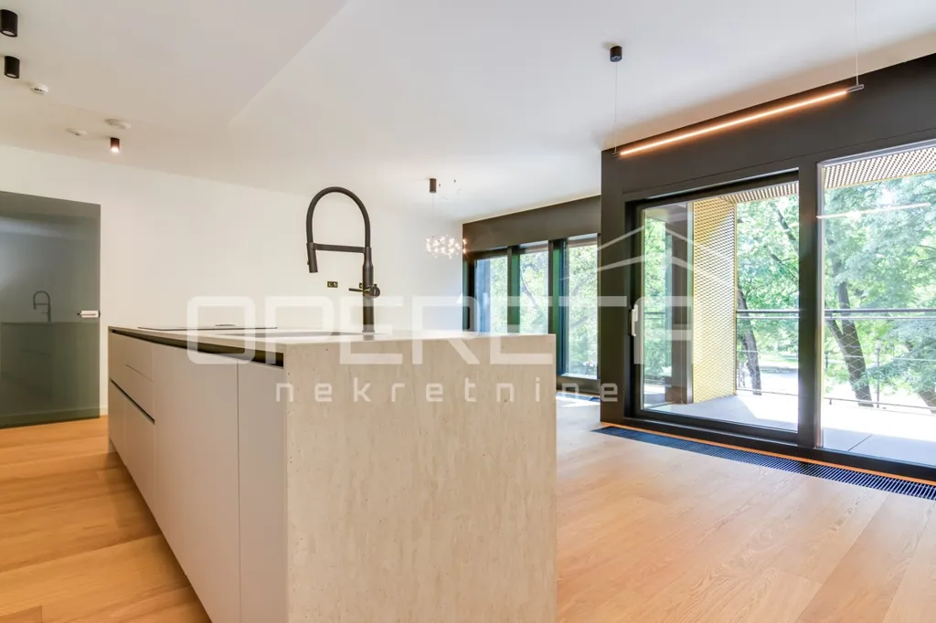 Cuisine - 4-Room Apartment with Cathedral View in Centar