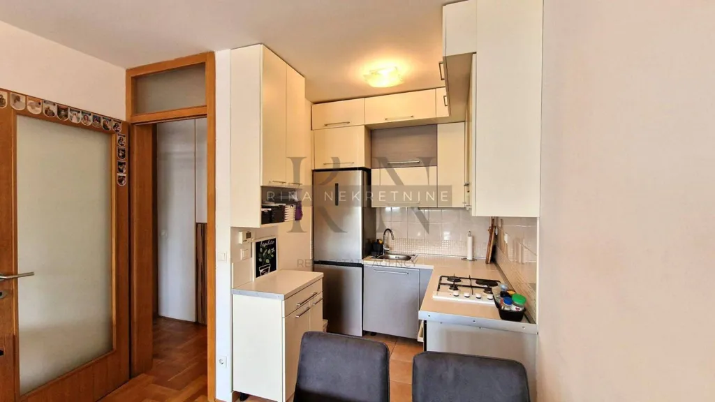 Cuisine - Modern 2-Bedroom Flat with Parking in Prečko, Zagreb