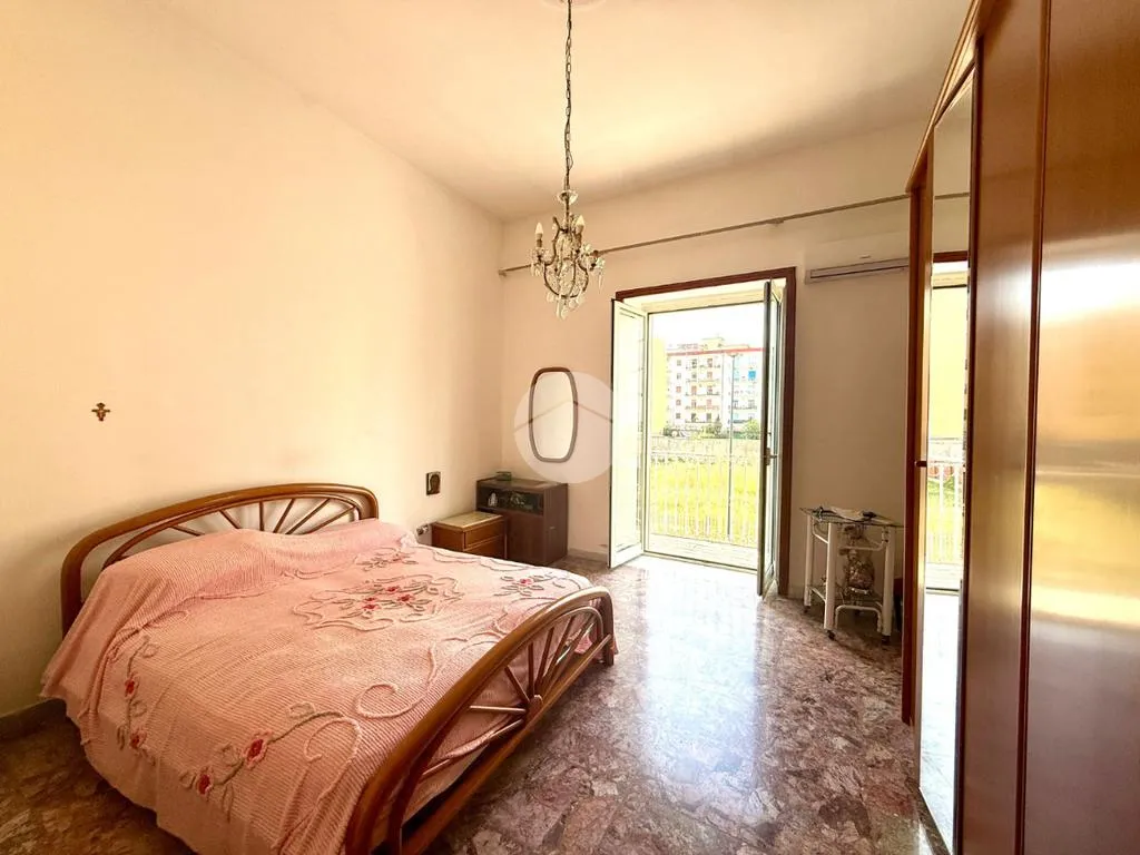 Chambres - 3-Room Apartment with Balcony in Naples