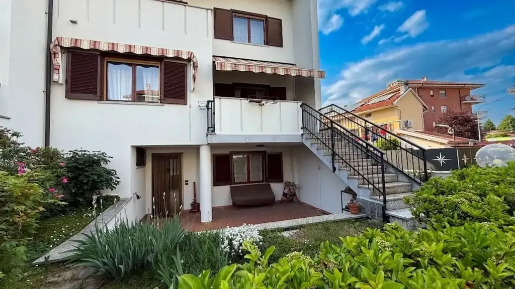 Välivaade - Terraced Villa with Garden in Cirie'