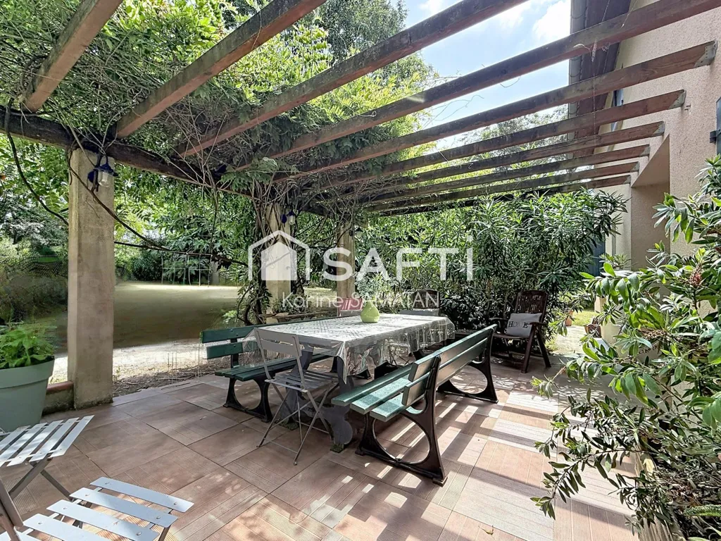 Terrass - 1970s House with Pool in Garidech