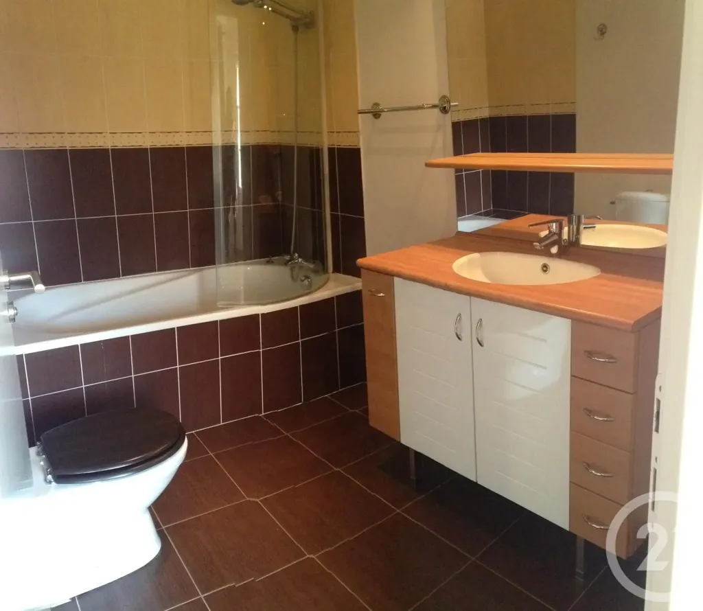 Vannitoad - Duplex Apartment with Terrace in Sermaises