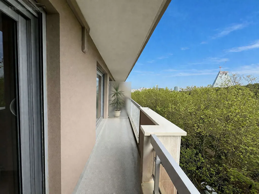 Rõdu - Apartment with Park View in Vanves